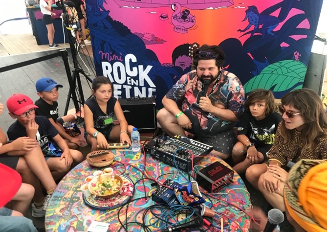 THE MINI ROCK RADIO