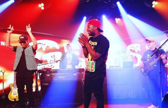 Anderson .Paak performe avec Domo Genesis le morceau "Dapper" chez Jimmy Kimmel