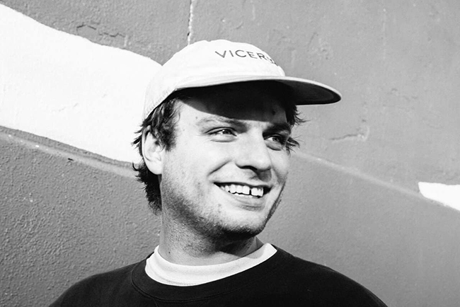 Offre sérieuse : Mac DeMarco cherche un(e) assistant(e)