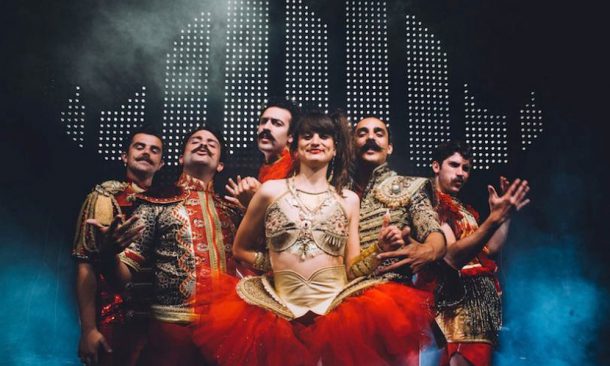 Girl in the band : Lily Boy, la voix féminine des moustachus de Deluxe