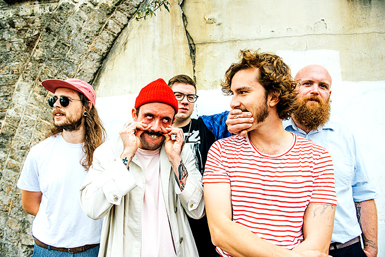 Coucou le nouveau single de Idles (et son clip)