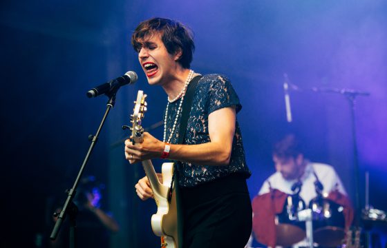 [ITW & REPLAY] Ezra Furman : "Tu dois chercher un endroit bien particulier, où tu trouveras de l’or"